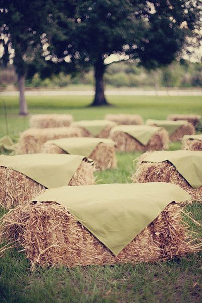 Hay Bale Ideas, Hay Bale Wedding, Hay Bale Seating, Wedding Ceremony Seating, Backyard Wedding Ceremony, Party Seating, Wedding Reception Seating, Rustic Backyard, Wedding Ceremony Ideas