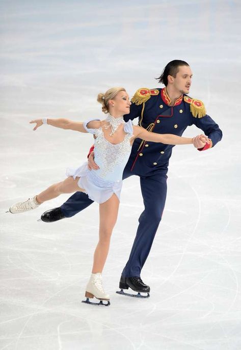 Skating Poses, Pairs Figure Skating, Figure Skating Olympics, Competition Skating Dress, Evgeni Plushenko, Meryl Davis, Ice Skating Costumes, Figure Skating Competition Dresses, Ice Dancing