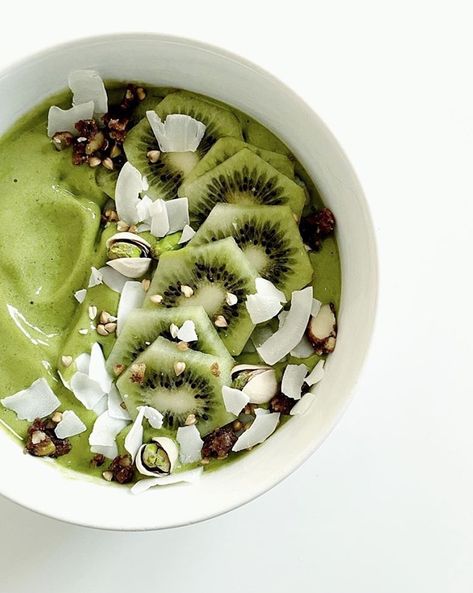 Kiwi Smoothie Bowl, Dry Coconut, Speed Up Metabolism, Boost Immunity, Healthy Ice Cream, Matcha Bowl, Cashew Butter, Healthy Foodie, Vanilla Protein Powder