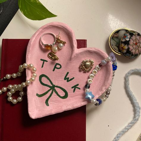 harry styles, tpwk, clay, heart, pink, green, gift, pearls, hs, fine line, tbsl Harry Styles Pottery Ideas, Harry Styles Ceramic Ideas, Clay Harry Styles, Harry Styles Pottery Painting, Harry Styles Diy Crafts, Harry Styles Clay, Harry Styles Pottery, Harry Styles Gift Ideas, Santa Slay