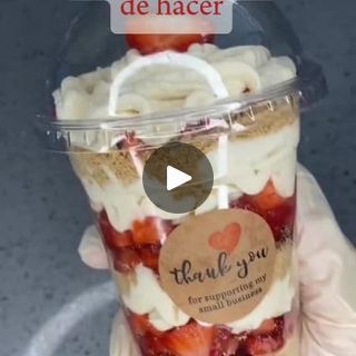 43K views · 746 reactions | Si quieres aprender más postres en vasito, síguenos para más recetas fáciles🤩🥳.
.
 #emprendimiento #mujeres #entrepreneurlife #postres #postresenvaso #womanpower #mesadepostres #tortasdecoradas | Emprendedores Astutos | Tony Dark Eyes · Tiempo Cheesecake Cups Recipe, Dessert Shooters Recipes, Summer Desserts Easy Healthy, Bake Sale Treats, Desserts Summer, Dessert Cups Recipes, Bbq Summer, Dessert Oreo, Cheesecake Cups