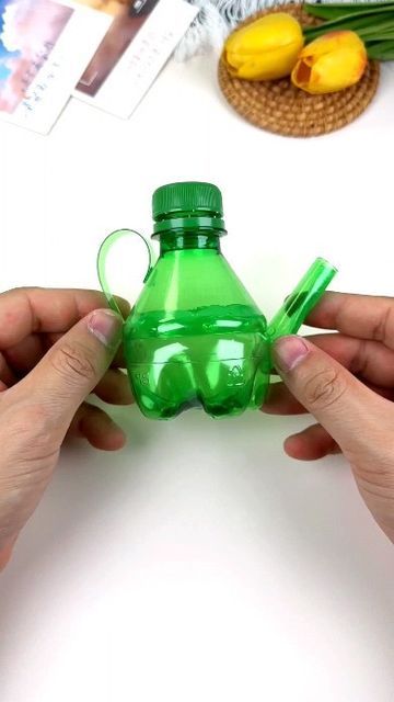 Pop Bottle Crafts, Plastic Bottle Crafts Diy, Plastic Bottle Art, Plastic Recycling, Beverage Bottle, Astuces Diy, Bottle Cap Crafts, Diy Bottle Crafts, Plastic Bottle Crafts