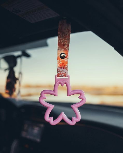 Car Deco, Pink Sakura, Cool Car Accessories, Lovely Car, Car Goals, Car Mods, Car Ideas, Pink Car, Vroom Vroom