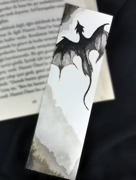 Sketches For Bookmarks, Dragon Book Mark, Book Marks Ideas Aesthetic, Fantasy Book Mark Ideas, Book Mark Drawings, Book Mark Ideas Watercolor, Fantasy Bookmark Ideas, Book Mark Drawing Ideas, Cool Bookmarks Diy