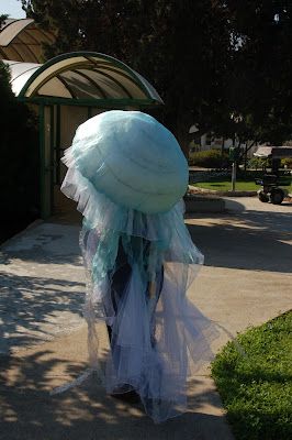 PettiBear's Fashion Roar: Making a Jellyfish costume How To Jellyfish Costume Diy, Medusa Animal, Jellyfish Quotes, Jellyfish Facts, Jellyfish Sting, Jellyfish Lantern, Jellyfish Jewelry, Jellyfish Costume, Jellyfish Illustration