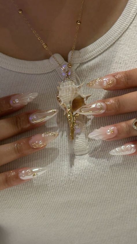 Nails With Clear Design, Pearls Acrylic Nails, Oyster Pearl Nails, Long Pearl Nails, White And Pearl Nails, Pearl Nails With Gold, White Birthday Nail Ideas, Nails With Pearl Charms, Simple Pearl Nails