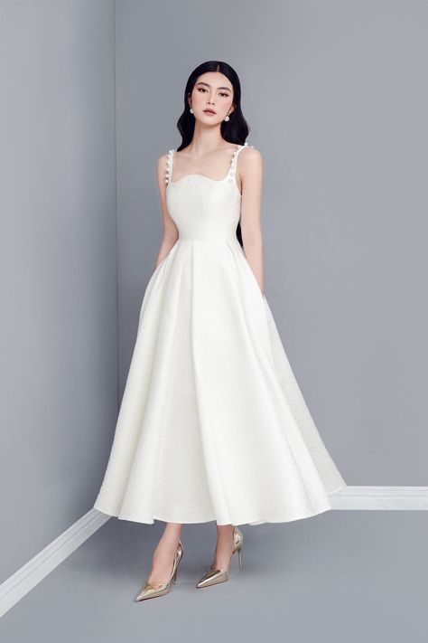 Midi White Dress Classy, Pleated White Dress, White Midi Dress Classy, Midi Dress Outfit Classy, Pearl Strap Dress, Pearl White Dress, Flare Dress Outfit Classy, White Flared Dress, Elegant Skirt Outfits