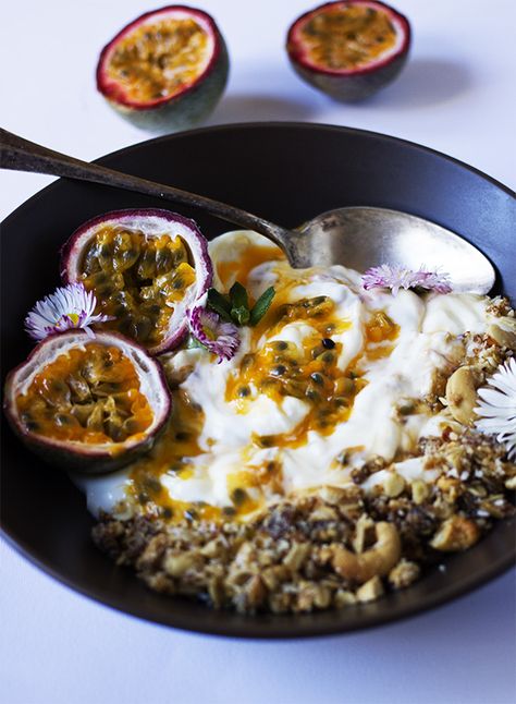 Passion Fruit, Yogurt and Nutty Granola Bowl Passion Fruit Yogurt, Granola Bowl, Healthy Family Recipes, Passionfruit Recipes, Yoghurt Bowl, Fancy Breakfast, Desserts Healthy, Granola Breakfast, Fruit Packaging