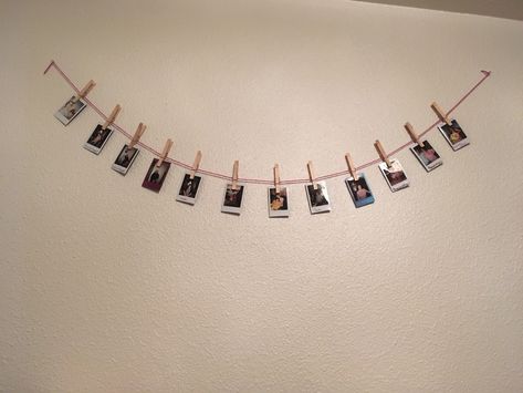 Make your own photo string with yarn clothes pins and pictures Clothesline Pictures, Room Diys, Photo String, Yarn Clothes, Photo Hanging, Pictures On String, Clothespin Crafts, 40 Birthday, Room Vibes