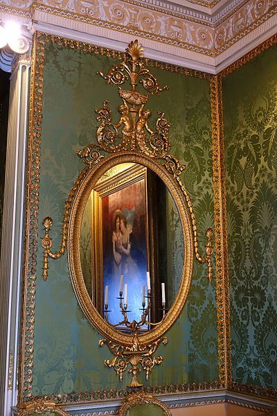 Chippendale mirror Historical Interior Design, Chippendale Mirror, Bridal Shop Decor, Aesthetic Mall, Green Castle, Victorian Rooms, Thomas Chippendale, Harewood House, Historical Interior