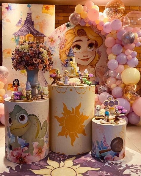 Fiesta temática de Rapunzel | Ideas para decoración en general Ideas Para Xv Años, Ideas Para Xv, Ideas Para Decorar Una Fiesta, Tangled Birthday Party, Rapunzel Birthday Party, Tangled Birthday, Princess Birthday Party Decorations, Rapunzel Party, Tangled Party