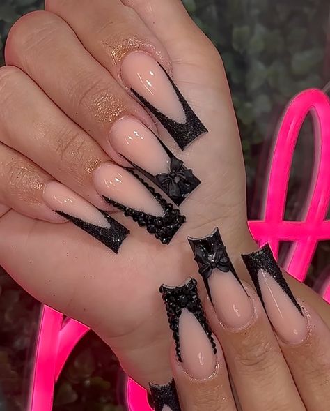 Black Christmas Acrylic Nails, Christmas Acrylic Nails, Black Acrylic Nail Designs, Shape Nails, Black Acrylic Nails, Girly Acrylic Nails, Dope Nail Designs, Coffin Shape, Long Acrylic Nails Coffin