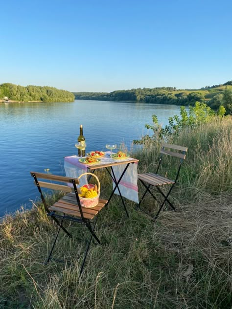 Victorian Picnic, Picnic Vibes, Minimal Landscape, Fall Picnic, Picnic Inspiration, Summer Vision Board, Lake Side, Picnic Birthday, Summer Vision