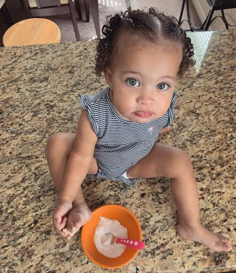 Mixed Babies With Green Eyes, Light Skin Baby Girl, Light Skin Babies, Green Eyed Baby, Cute Mixed Babies, Baby Mine, Mixed Kids, Baby Bundles, Mixed Babies