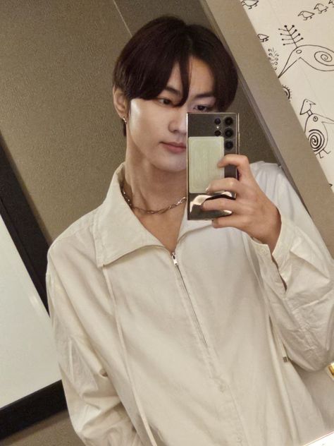 ENHYPEN | Belift Lab, [29 ноя. 2023 в 11:24 AM] 🖇️📮#weverse — Оу холодно — Ouh it’s cold @enhypen_officials Vampire Boy, Yang Jungwon, My Only Love, Cutie Patootie, Boyfriend Pictures, بلاك بينك, Jay, Dancer, Instagram