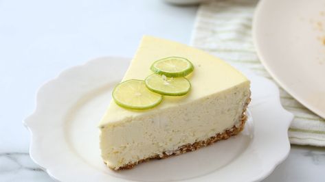 Watch: Margarita Cheesecake Margarita Cheesecake, Pancakes For One, Salted Pretzel, Boozy Desserts, Carrot Cake Recipe, Creamy Cheesecake, Pound Cake Recipes, Sandwich Cookies, Tex Mex