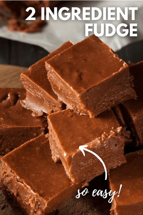 2 Ingredient Fudge is seriously the easiest dessert you can make this holiday season. This low-effort treat is great to make last minute. Million Dollar Fudge Recipe, Pies Chocolate, Farm Cooking, Chocolate Tarts, Easy Christmas Candy Recipes, Lemon Tarts, Easy Chocolate Fudge, Salted Caramels, Homemade Fudge Recipes