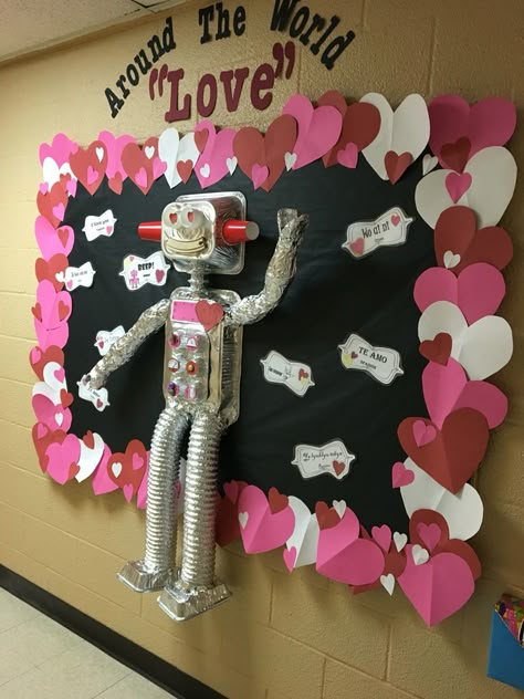 Robot love! Nothing says love like paper hearts and aluminum pans! Robotics Bulletin Board Ideas, Robot Bulletin Board, Robot Bulletin Board Ideas, Valentines Day Decorations For Classroom, Robots Preschool, Stem Bulletin Boards, Maker Fun Factory Vbs 2017, Robot Classroom, School Computer Lab