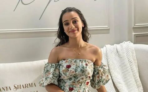 Ananya Sharma Age: Know Her Height, Weight, Net Worth, Family, Wiki, Measurements, Biography & Facts Ananya Sharma, Effective Time Management, Black Hair Color, Popular Songs, Singing Videos, Hair Color For Black Hair, Social Media Influencer, Height And Weight, Net Worth