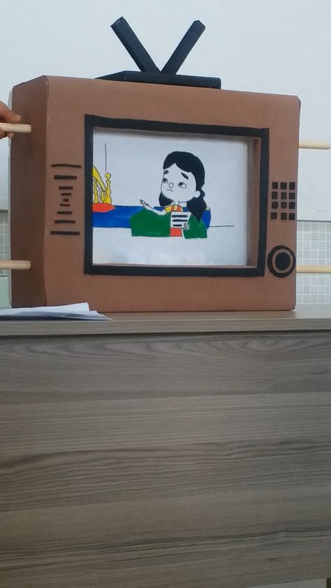 Cardboard Tv, Tv Craft, Creative School Project Ideas, Music Activities, Diy Cardboard, Coraline, School Projects, School Activities, Preschool Crafts