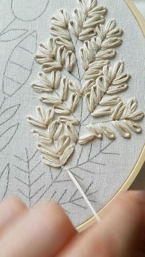 Embroidery Lessons, Seni Dan Kraf, Hand Embroidery Patterns Flowers, Diy Embroidery Patterns, Basic Embroidery Stitches, Hand Embroidery Tutorial, Embroidery Stitches Tutorial, Hand Embroidery Projects, Pola Sulam