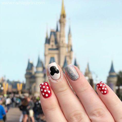 Mickey Mouse & Minnie Mouse Nails | Disney Nails | NailsByErin  • • • #disney #nailart #mickeymouse #minnie #disneynails #disneyworld Cute Disney Nails, Simple Disney Nails, Minnie Mouse Nail Art, Disney Themed Nails, Disney Nail Art, Disneyland Nails, Nails Disney, Mouse Nails, Minion Nails