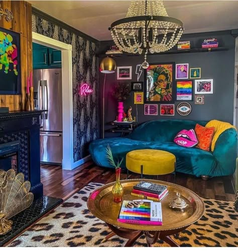 Maximalist Decor Wallpaper, Funky Eclectic Living Room, Funky Home Aesthetic, Colorful Maximalist Decor Apartment, Funky Bedroom Ideas Eclectic, Funky Maximalist Bedroom, Modern Maximalist Decor Living Room, Maxamilist Living Room Decor, Maxamilist Decor