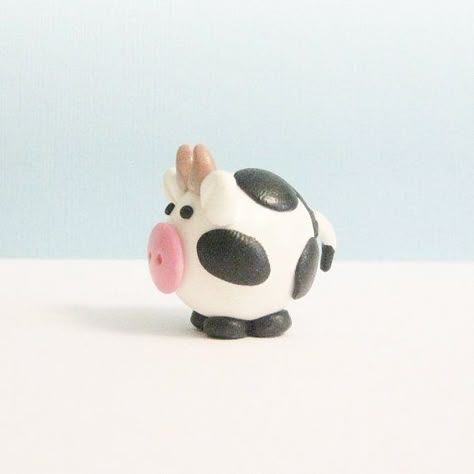 How To Make A Cow Out Of Clay, Clay Figurine Easy, Cute Clay Things Easy, Animals To Make Out Of Clay, Cow Clay Art, Cute Clay Animals Easy, Small Clay Animals Easy, Animals Made Out Of Clay, Air Dry Clay Cow