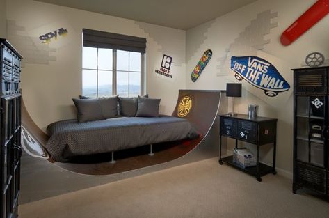 Skateboard Room Ideas, Boys Skateboard Room, Skate Room, Faux Brick Paneling, Room Dekoration, Skateboard Bedroom, Skateboard Room, Skateboard Furniture, Skate Ramp