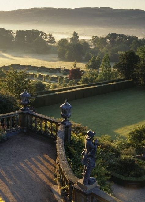 Powis Castle, English Manor, 수채화 그림, National Trust, English Countryside, Pretty Places, Shade Garden, Dream Garden, Beautiful Gardens