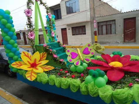 Carrozas Flower Parade Float, Pride Parade Float, Parade Float Diy, Parade Float Theme, Parade Float Ideas, Parade Float Decorations, Carnival Floats, Parade Float Supplies, Homecoming Floats