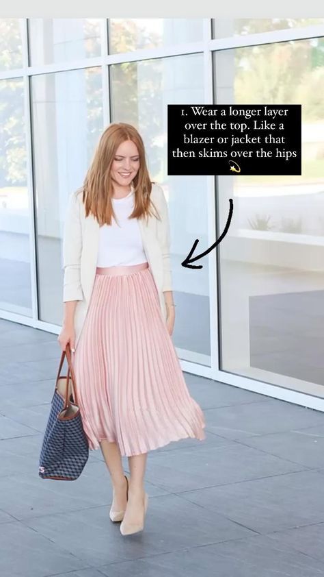 Pale Pink Skirt Outfit, Blush Skirt Outfit, Light Pink Skirt Outfit, Pleated Skirt Styling, Pink Skirt Outfit Ideas, Pink Midi Skirt Outfit, Pink Pleated Skirt Outfit, How To Wear A Pleated Skirt, Pleated Skirt Outfits