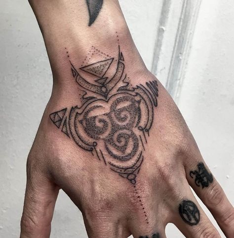 101 Amazing Avatar The Last Airbender Tattoos For 2024! 19 Outsons Avatar Arrow, The Last Airbender Tattoo Ideas, Dragon Tattoo Hip, Last Airbender Tattoo, Avatar The Last Airbender Tattoo, Airbender Tattoo, Avatar Tattoo, Artsy Tattoos, Small Forearm Tattoos