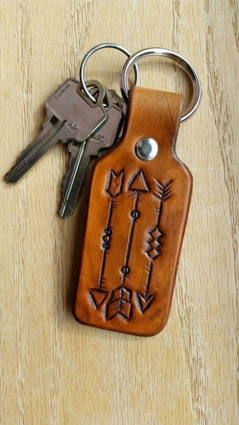 Leather Keychain Diy, Leather Working Projects, Leather Working Patterns, Diy Leather Projects, Leather Tooling Patterns, Leather Jewelry Diy, Leather Craft Projects, Leather Stamps, Leather Carving