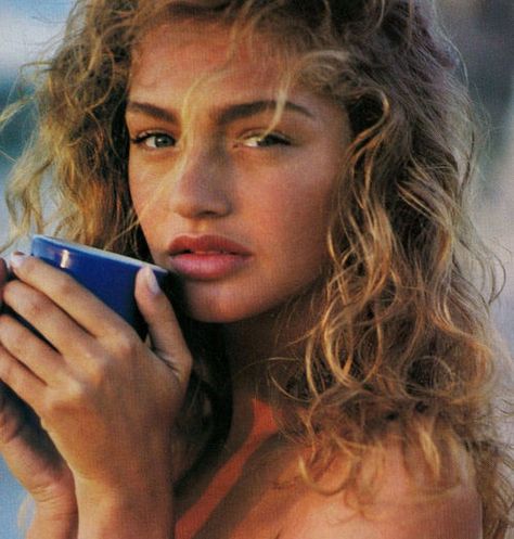 natural beauty Michaela Bercu, 90s Supermodels, Model Face, Summer Beauty, Natural Curls, Look At You, About Hair, Hair Inspo, Beautiful People