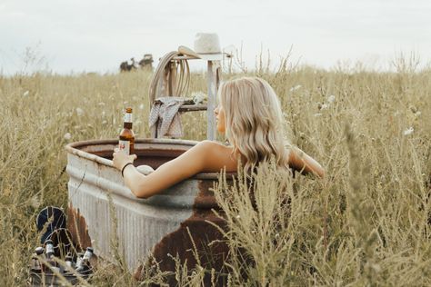 Horse Trough Photoshoot, Metal Tub Photoshoot, Water Tank Photoshoot, Beth Dutton Water Trough Photoshoot, Farm Style Photoshoot, Fall Horse Trailer Photoshoot, Beth Dutton Photo Shoot Ideas, Stock Tank Photoshoot, Rustic Farm Photoshoot