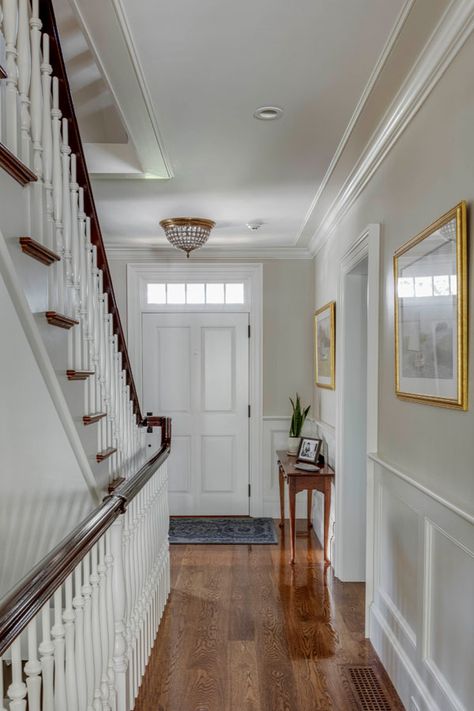 Historical Colonial Home Interior, Colonial House Foyer, Federalist Style Homes, Colonial Millwork, Center Hall Colonial Entryway, Traditional Colonial Interior, Federal Style House Interior, Colonial Entryway, Foyer Styling