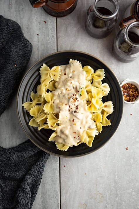 This spicy alfredo sauce recipe yields creamy and mildly hot white sauce for pasta. Made with few ingredients, ready under 15 minutes. #pepperbowl #foodie #eats #food #recipeoftheday #foodgasm #healthyrecipe #recipes #instafood #thefeedfeed #chef #eatclean #eeeeeats #healthyfood #foodphotography #yum #foodblogger #homemade #foodlover #easyrecipe #dinnerideas #spicy #cleaneating #instagood #hungry #delicious #foodies #recipe #freshfood #instayum Spicy White Sauce Pasta, White Sauce For Pasta, Spicy Alfredo Sauce, Spicy Alfredo, Spicy Dips, Classic Alfredo Sauce, Dressings Recipes, Make Alfredo Sauce, Sauce For Pasta