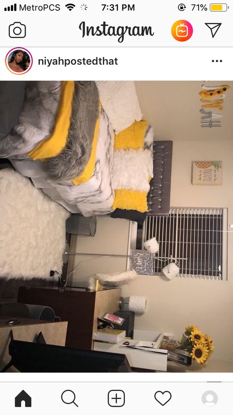 Yellow Dorm Room Aesthetic, Dorm Room Ideas Yellow, Yellow Dorm Room Ideas, Yellow Dorm Room, Dorm Room Wall Decor, Dorm Room Diy, Dorm Room Walls, Dorm Room Designs, Dorm Room Ideas