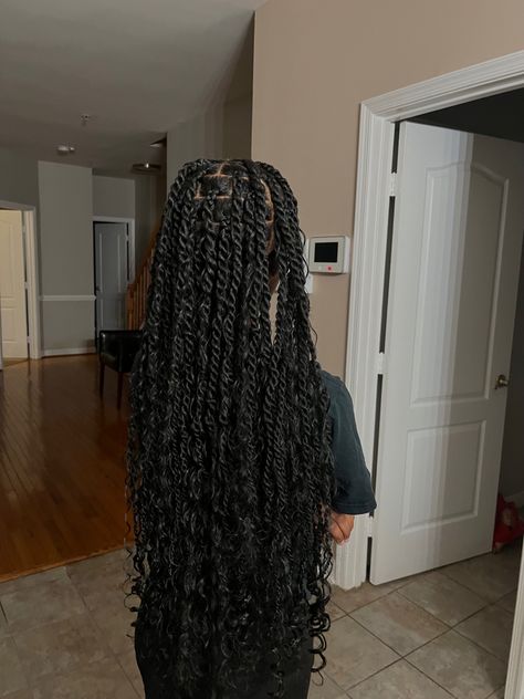 Bohemian Passion Twist Tutorial, Twists With Curly Pieces, Boho Senegalese Twist Hairstyles, Marley Twist Hairstyles Medium, Jumbo Island Twist, Twist Medium Size, Big Senegalese Twists, Goddess Twist Braids, Islander Aesthetic