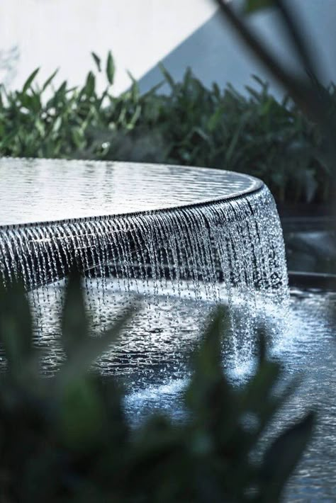 Waterscape Design, Water Fountain Design, Water Architecture, Modern Fountain, Outdoor Water Features, Modern Outdoor Kitchen, Kitchen Design Layout, Garden Water Feature, Diy Garden Fountains