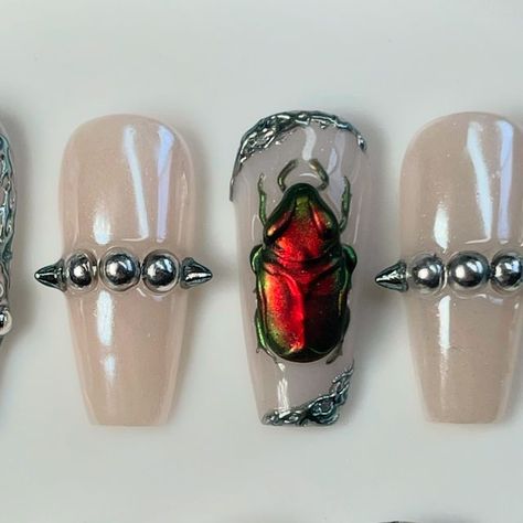 elle on Instagram: "chrome beetles 🪲 ⛓️  #bugnails  #3dbugnails  #bugnailart  #beetlenails  #chromenails  #chromenailart  #chromebugs  #chromebeetles  #3dnailart" Beetle Nail Art, Beetle Nails, Chrome Nail Art, 3d Nail Art, Chrome Nails, Beetles, Nails Design, Long Nails, Creative Inspiration