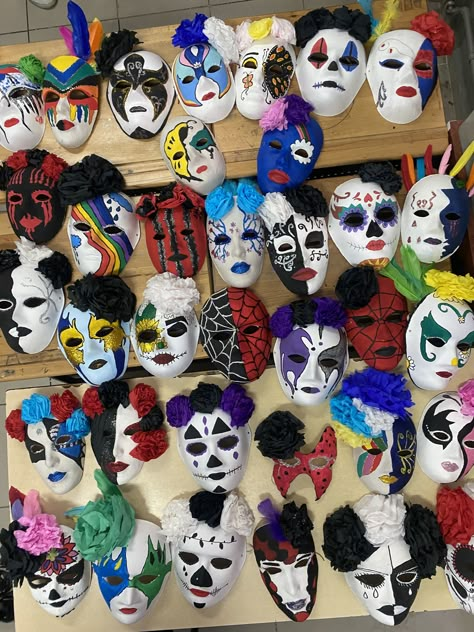 Project For School, Art Middle School, Drama Masks, African Paintings, Art Craft Ideas, Mirror Painting, Masks Art, Carnival Masks, School Art Projects