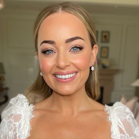 Wedding Makeup Natural Pink, Blonde Bridesmaid Makeup, Wedding Makeup For Hazel Eyes Blonde, Natural Wedding Makeup Blue Eyes, Soft Pink Wedding Makeup, Pink Bridal Makeup Looks, Soft Pink Bridal Makeup, Natural Makeup For Blue Eyes, Pink Bridal Makeup