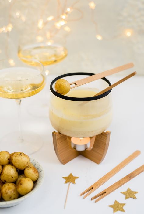 Make cheese fondue with mini potato dippers your new festive tradition! Potato Dippers, Cheese Fondue Dippers, Fondue Ideas, Fondue Dippers, Cheese Burger Soup Recipes, Mini Potatoes, Cream Pasta, Holiday Party Foods, Cheese Snacks