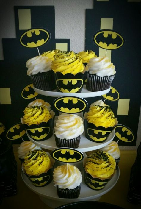 #bats #batman #gotham #birthday #superhero #cupcakes Batman Themed Birthday Party Food, Diy Batman Birthday Party Decoration, Batman Birthday Cupcakes, Batman Party Food Ideas, First Birthday Batman Theme, Batman Birthday Party Food, Batman First Birthday Party, Batman Birthday Decorations, Batman Cupcakes Ideas