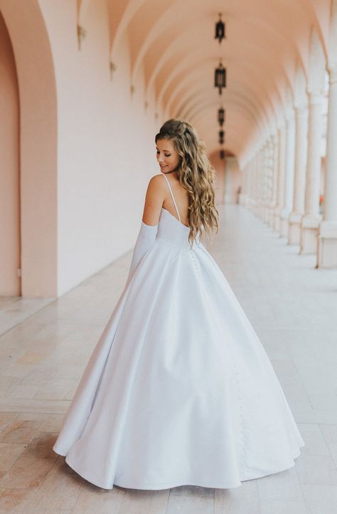 Deb Photography Ideas, Debutante Photoshoot, Debutante Dresses, Museum Photography, 80s Prom Dress, Beautiful White Dresses, Florida Photography, Prom Photos, Studio Photoshoot