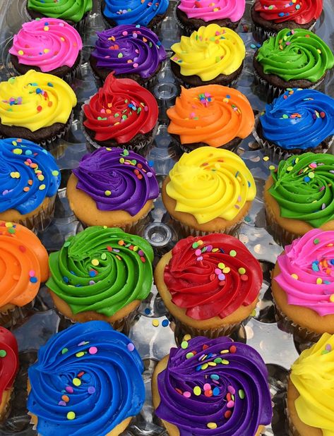 [I ate] rainbow colored cupcakes Colorful Birthday Cupcakes, Cupcakes Colorful, Colored Cupcakes, Pride Party, Number Blocks, Colorful Cupcakes, Rainbow Cupcakes, Colorful Birthday, Chocolate Cups