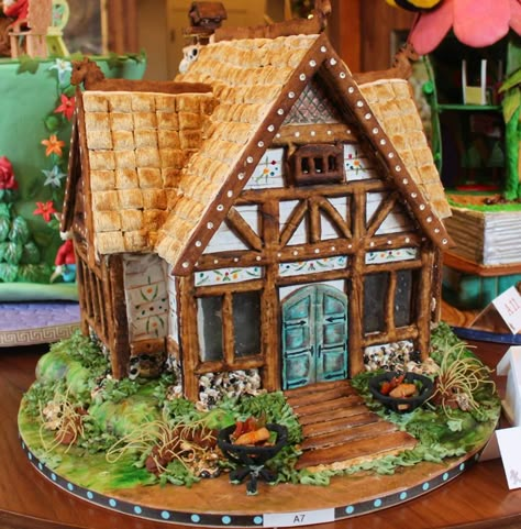 Magical Gingerbread House, Shrek Gingerbread House, Gingerbread House Big, Treehouse Gingerbread House, Gingerbread House Inspiration, Homemade Gingerbread House, Gingerbread House Ideas, Gingerbread Creations, Cool Gingerbread Houses