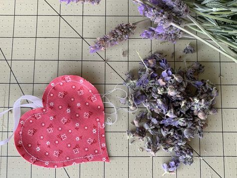 How to Make an Easy Lavender Heart Sachet ~ Tutorial - Days Filled With Joy #lavender #lavenderflowers #lavendersachet #lavendersachets #diylavendersachet #lavendersachettutorial #lavendersachetbags #sewlavendersachet #diytutorial #sewingtutorial #diygifts Lavender Pouches Diy, Lavender Bags Ideas Diy, Lavender Bags How To Make, Lavender Sachets Diy, Lavender Bags Ideas, Diy Lavender Bags, Heart Sachet, Lavender Heart, Diy Wedding Gifts